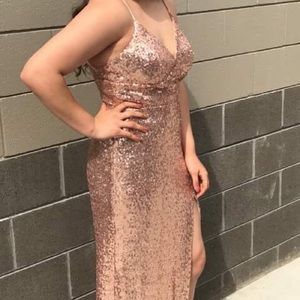 Gold sequin dress ☀️😍